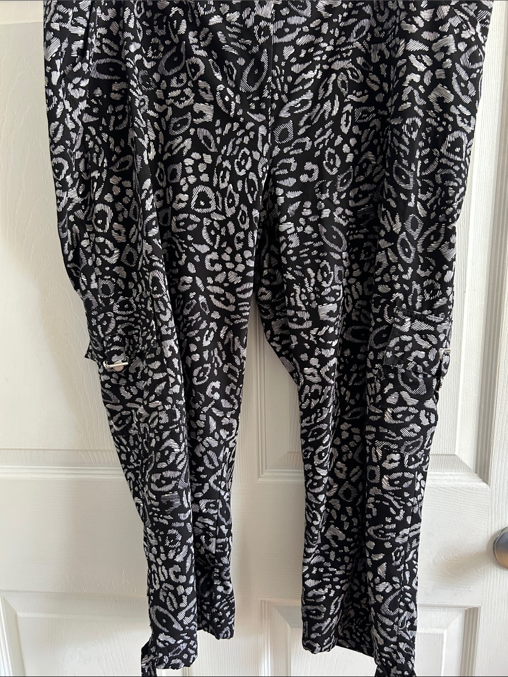 Black & White Animal Print Women's crop cargo like Pants